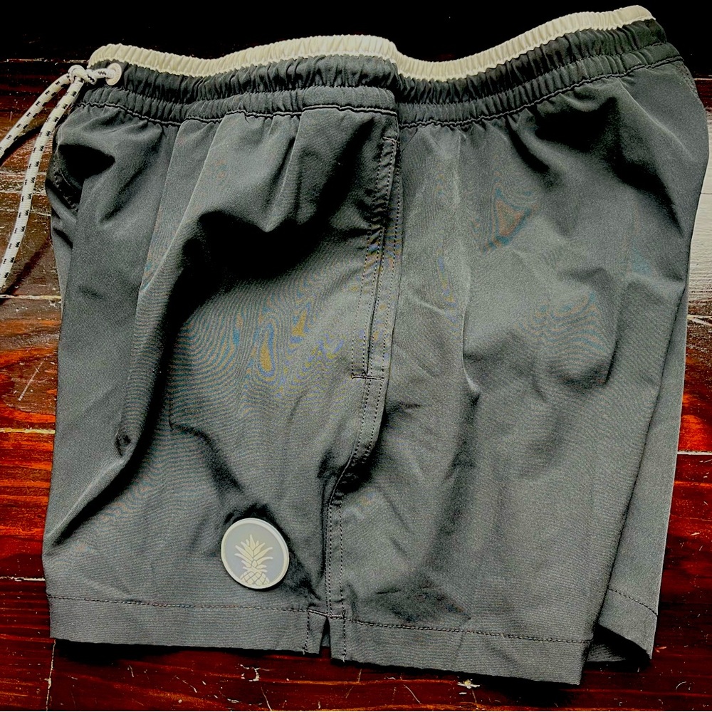 Chubbies Black and White 4” inseam Size 34 Swim trunks